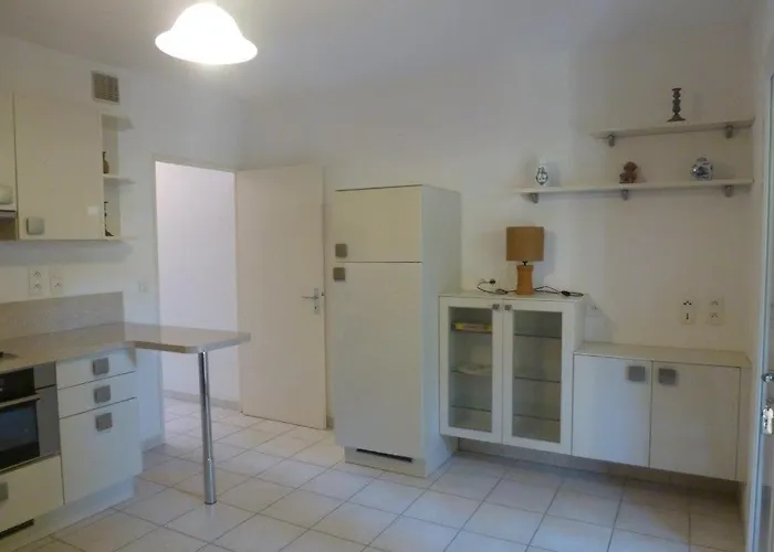 St Clair 300 M De La Parking